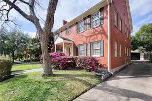 1728 Hawthorne St, Houston, TX 77098 - Photo 3