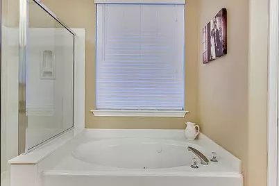 6 N Queenscliff Circle, The Woodlands, TX 77382 - Photo 15