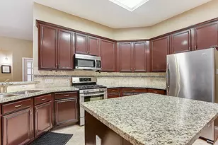 6 N Queenscliff Cir, The Woodlands, TX 77382 - Photo 11