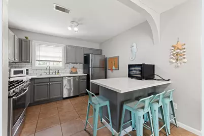 123 Bonita Avenue, Galveston, TX 77550 - Photo 5