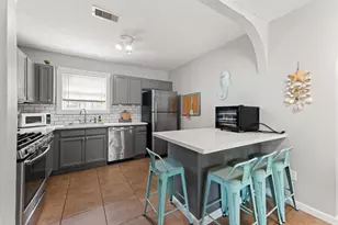 123 Bonita Ave, Galveston, TX 77550 - Photo 5