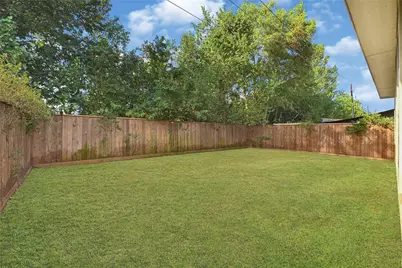 9414 Savannah Holly Drive, Houston, TX 77075 - Photo 19