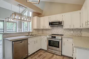 22 W Mistybreeze Cir, Shenandoah, TX 77381 - Photo 13