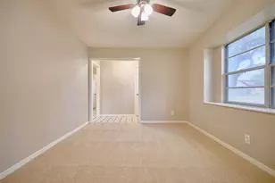 3002 Lamar Cir, El Campo, TX 77437 - Photo 9