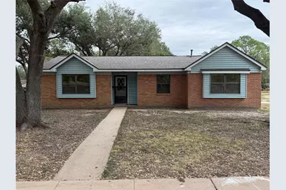 3002 Lamar Circle, El Campo, TX 77437 - Photo 1