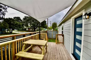 321 E 35th St, Houston, TX 77018 - Photo 11