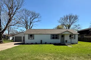 111 4th St, Brazoria, TX 77422 - Photo 1