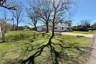 111 4th St, Brazoria, TX 77422 - Photo 33