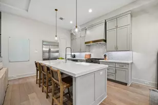 106 Wellington Row Rd, Houston, TX 77024 - Photo 9