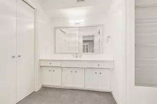 425 E Fair Harbor Ln, Houston, TX 77079 - Photo 21