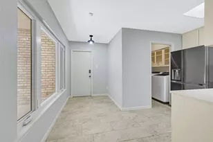425 E Fair Harbor Ln, Houston, TX 77079 - Photo 9
