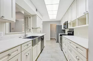 425 E Fair Harbor Ln, Houston, TX 77079 - Photo 7