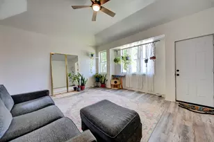 213 N Austin St, Brenham, TX 77833 - Photo 5