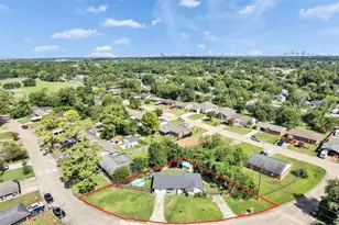 5739 Waterford Dr, Houston, TX 77033 - Photo 11