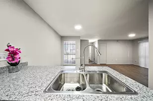 10001 Westpark Dr, Houston, TX 77042 - Photo 15