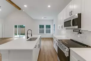 810 S Colbert St, Dayton, TX 77535 - Photo 15
