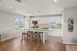 372 Ling St, Hitchcock, TX 77563 - Photo 13