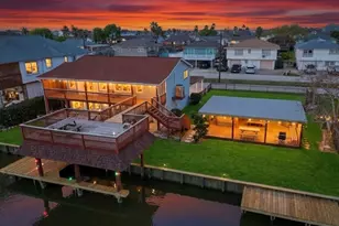 372 Ling St, Hitchcock, TX 77563 - Photo 1