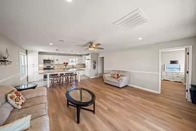 372 Ling Street, Hitchcock, TX 77563 - Photo 11