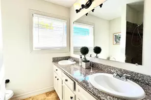 1910 Huge Oaks St, Houston, TX 77055 - Photo 11