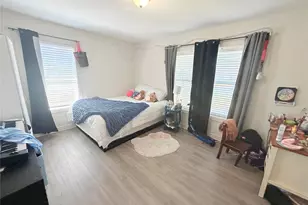 1910 Huge Oaks St, Houston, TX 77055 - Photo 7