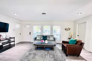 1910 Huge Oaks St, Houston, TX 77055 - Photo 3