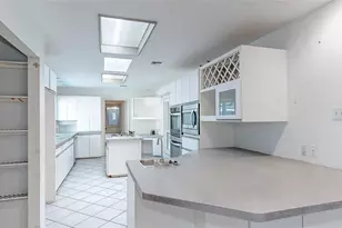 18231 Barbuda Ln, Houston, TX 77058 - Photo 9