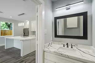 9306 E Avenue L, Houston, TX 77012 - Photo 7