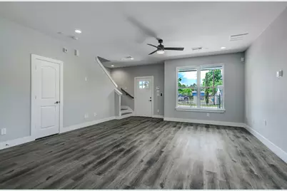 9306 E Avenue L #1, Houston, TX 77012 - Photo 5