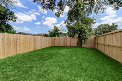 9306 E Avenue L #1, Houston, TX 77012 - Photo 13