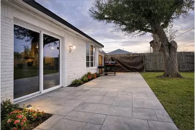 10907 Sageriver Drive, Houston, TX 77089 - Photo 23