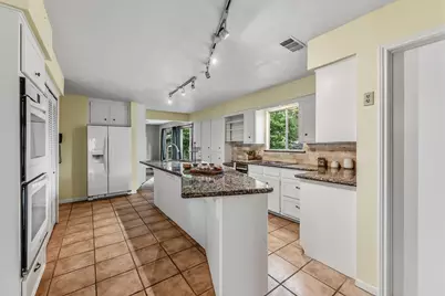 235 Royal Oaks, Huntsville, TX 77320 - Photo 9