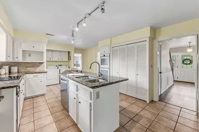 235 Royal Oaks, Huntsville, TX 77320 - Photo 7