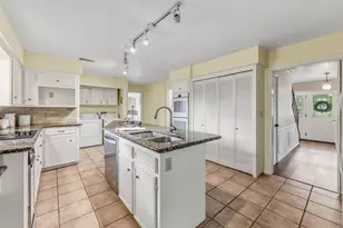 235 Royal Oaks, Huntsville, TX 77320 - Photo 7