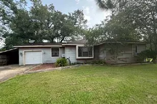 113 Iden Dr, Angleton, TX 77515 - Photo 1
