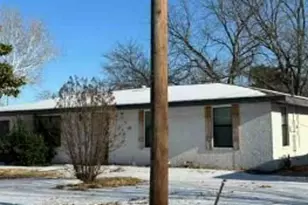 1109 Nugent St, Bowie, TX 76230 - Photo 3