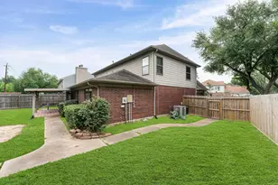 10822 Spruce Dr S, La Porte, TX 77571 - Photo 33