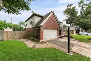10822 Spruce Dr S, La Porte, TX 77571 - Photo 5