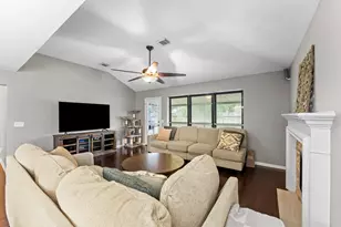 10822 Spruce Dr S, La Porte, TX 77571 - Photo 13