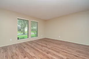 3027 Colonial Dr, Sugar Land, TX 77479 - Photo 5