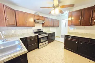 9621 Sweetwater Ln, Houston, TX 77037 - Photo 5