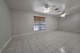 9621 Sweetwater Ln, Houston, TX 77037 - Photo 7