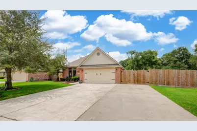 1000 Cardinal Drive, Richwood, TX 77566 - Photo 1