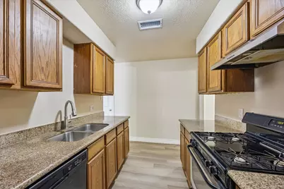 229 E Forest Avenue, Shoreacres, TX 77571 - Photo 7