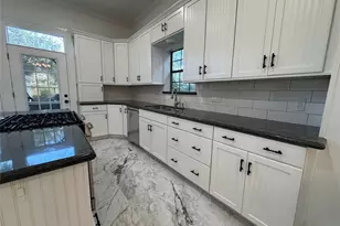 3215 Ave P 1/2, Galveston, TX 77550 - Photo 9