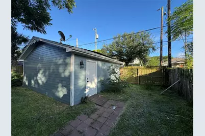 3215 Avenue P 1/2, Galveston, TX 77550 - Photo 27