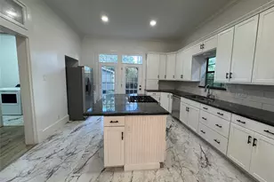3215 Ave P 1/2, Galveston, TX 77550 - Photo 7