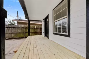 219 E James St, Baytown, TX 77520 - Photo 19