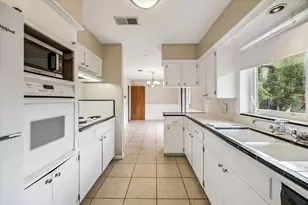 1727 Salford Dr, Houston, TX 77008 - Photo 7