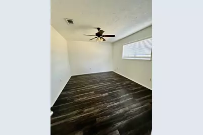 802 E Stadium Court, Friendswood, TX 77546 - Photo 9